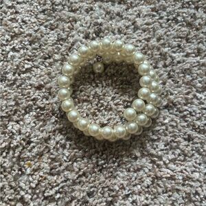 Elegant Costume Cream Pearl Bracelet